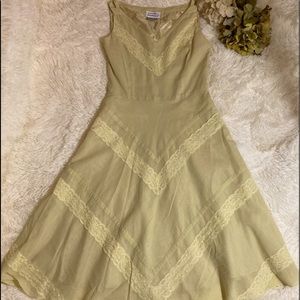 Adriana Papél Classy delicate Vintage lace detail dress